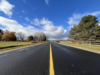Straight, wet road just after the rain and with a big blue sky - Route rectiligne et humide juste...