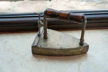 Antique Cast Clothes Iron, Flat Iron, Primitive Cast Iron, 