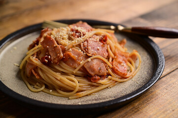 トマトとベーコンのパスタ