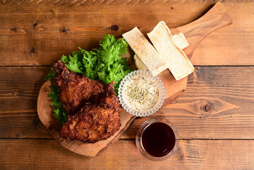 フライドチキンと食パン