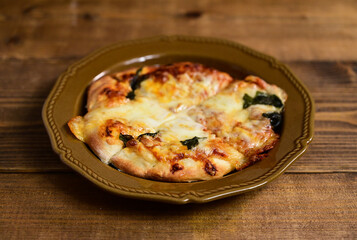 トマトソースピザ