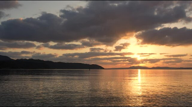 4K・沖縄県北部のビーチで見る夕景・オクマビーチ・30秒ver