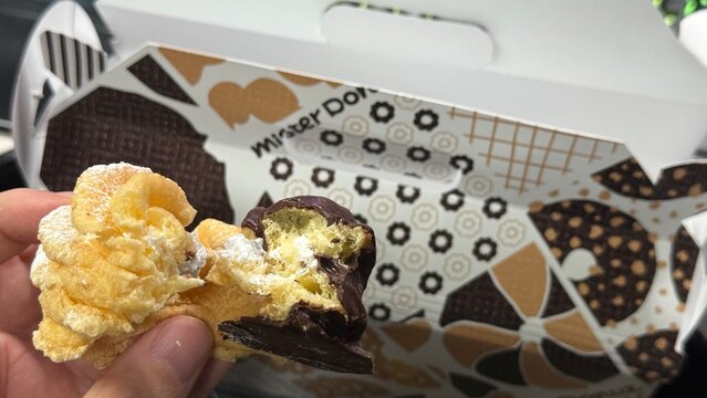 ミスタードーナツのエンゼルフレンチをいただきます 美味しそうなスイーツ写真