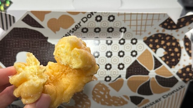 ミスタードーナツのフレンチクルーラー 美味しそうなスイーツ写真