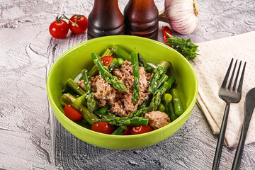 Canned tuna with asparagus salad