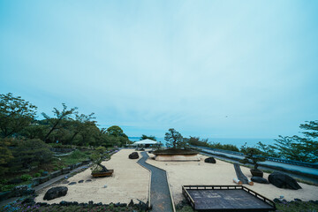 Fototapeta premium 熱海の美しい海と植物の風景