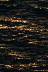 Textura de la superficie del agua de mar, olas del mar 