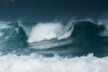 Ola del mar rompiendo