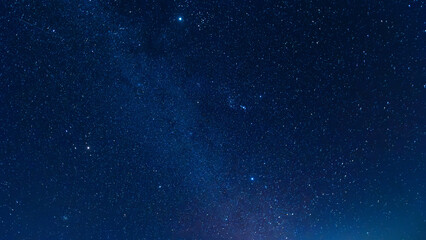 Obraz premium Starry night sky over a remote location with bright celestial bodies and a calm atmosphere