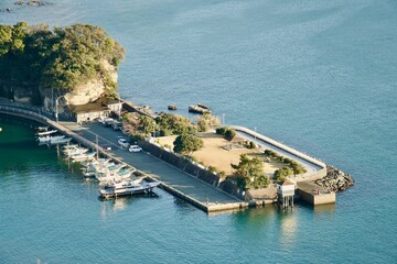 海に浮かぶ港