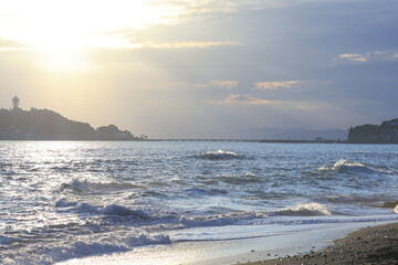 秋の鎌倉・七里ヶ浜海岸の風景