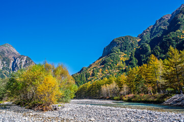 Autumn season of Kamikochi, Chubu-Sangaku National Park,  Japan  Beautiful mountain, Nature...