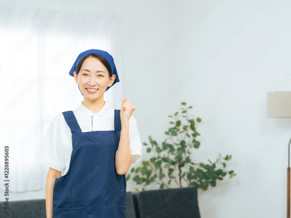 Leinwandbilder 女性、エプロン、家事代行、ハウスキーパー、家事、清掃、掃除、笑顔、ガッツポーズ、やる気、元気、満足、努力、応援、頑張る、張り切る、三角巾、清掃員、ハウスクリーニング、大掃除、仕事、アルバイト、パート、働く、求人、リビングルーム、室内、部屋、ホテル、ハウスキーピング、整理収納アドバイザー、料理、調理師、おまかせ、信頼、アウトソーシング、派遣、ミドルエイジ、30代、40代、挑戦、チャレンジ、スキルアッ