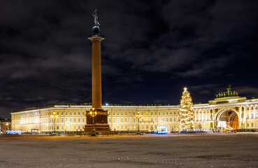 New Year's Petersburg. Christmas tree on Palace Square against the backdrop of the Winter Palace Hermitage in St. Petersburg on a winter night.