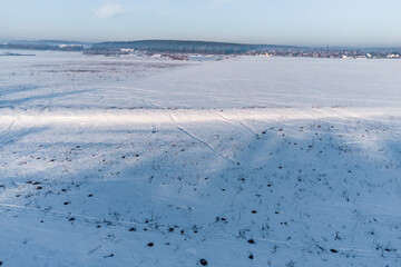 Obraz premium Snow covered big field in winter season, aerial view