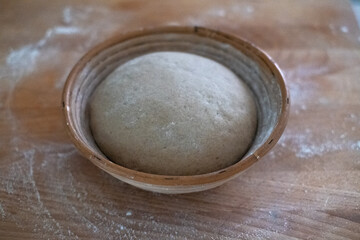 Roggenmischbrot Teig im Gärkörbchen
