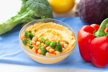 Delicious hummus bowl topped with chickpeas, broccoli, and bell peppers. A healthy and vibrant meal!
