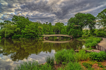 Fototapeta premium Bow bridge in early morning