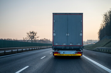 Road transport. © Tomasz Warszewski