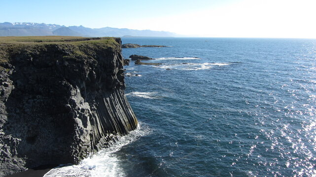 Dramatic coastal cliffs at Arnarstapi, Sn&aelig;fellsnes Peninsula, Iceland, featuring striking basalt formations and ocean views.
