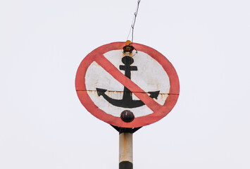 A photograph of a round red prohibitory sign "Do not drop anchor!" marks the underwater crossing zone of cables and pipelines laid along the seabed.