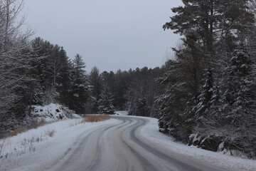 Obraz premium Snow covered town of Rainey Lake on the Minnesota and Canadian border. 