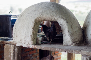 Villavieja, Huila, Colombia : hen in  a round earth oven in the Tatacoa desert.
