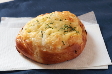 惣菜パン（オニオンハムロール）