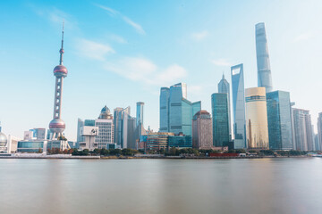 Obraz premium Cityscape view of Shanghai city in the morning. Skyscraper of Lujiazui in Pudong, view from The Bund of Shanghai, China. landmark and popular for tourism attractions. Travel and Vacation concept