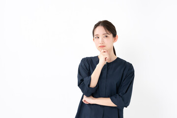 考える女性