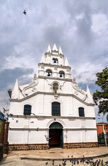 Obraz premium Veracruz Church near Plaza Botero in Downtown Medellin, Colombia