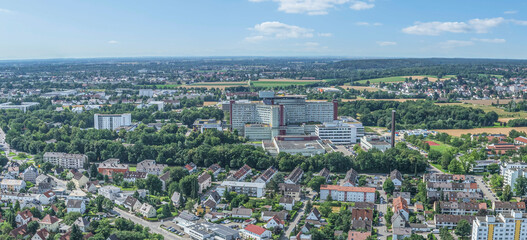 Die Stadt Neusäß im schwäbischen Kreis Augsburg im Luftbild, Blick zum Klinikum Augsburg