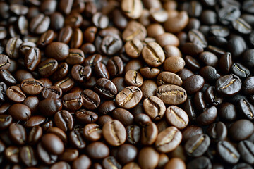 Obraz premium Assorted coffee beans, variety of colors and types from darker to lighter shades, generative AI