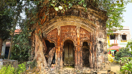 Obraz premium Beautiful richly ornamented façades of the terracotta Gopinath Temple, Srikrishnapur, Hooghly, West Bengal, India.