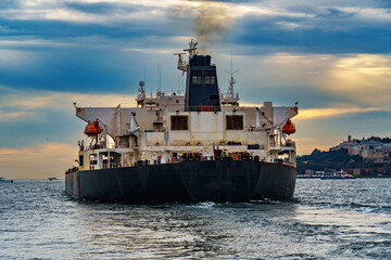 Obraz premium A large tanker ship sails along the Bosphorus against the background of Istanbul, Turkey, a view from a pleasure boat