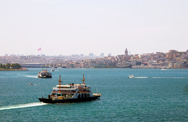 Obraz premium landscape of ships and historical city of istanbul 