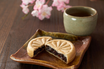 和菓子　粒あんもなか　イメージ