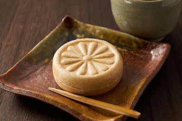 和菓子　粒あんもなか　イメージ