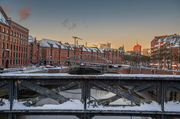 Letztes Licht in der Hamburger Speicherstadt im Winter