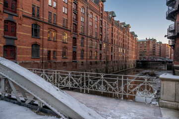 Letztes Licht in der Hamburger Speicherstadt im Winter