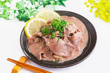 焼いた味付けネギ塩豚タン