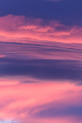 Obraz premium Soft pink and purple hues paint the evening sky creating a breathtaking sunset spectacle