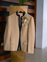 groom's suit