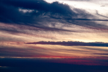 Céu colorido ao amanhecer