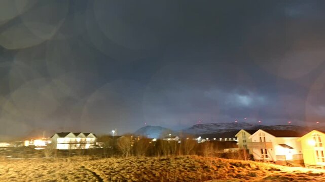 Un ciele scuro, nuvosolo di sera in Norveggia, nei mesi del inverno. 