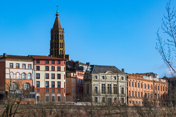 Fototapeta premium Red-brick bell tower of Saint-Jacques Church overlooking the city center of Montauban