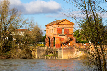 Albarèdes Hydroelectric Power Station, a former red-brick mill on the banks of the Tarn in Montauban © Ldgfr Photos