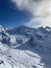 Obraz premium Majestic snowy peaks beckon to the adventurous spirit, nestled gracefully among the pristine beauty of the Swiss Alps.