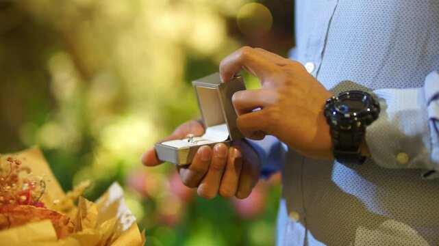 man proposing to his woman