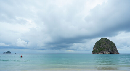 Fototapeta premium tropical island, beach, sea, sky, water, ocean, island, sand, tropical, landscape, summer, coast, nature, travel, vacation, sun, clouds, holiday, paradise, seascape, cloud, lagoon, sunny, blue, touris